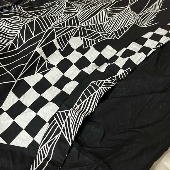 ￼ Women’s size large color, black with white design ￼ - Picture 7 of 7